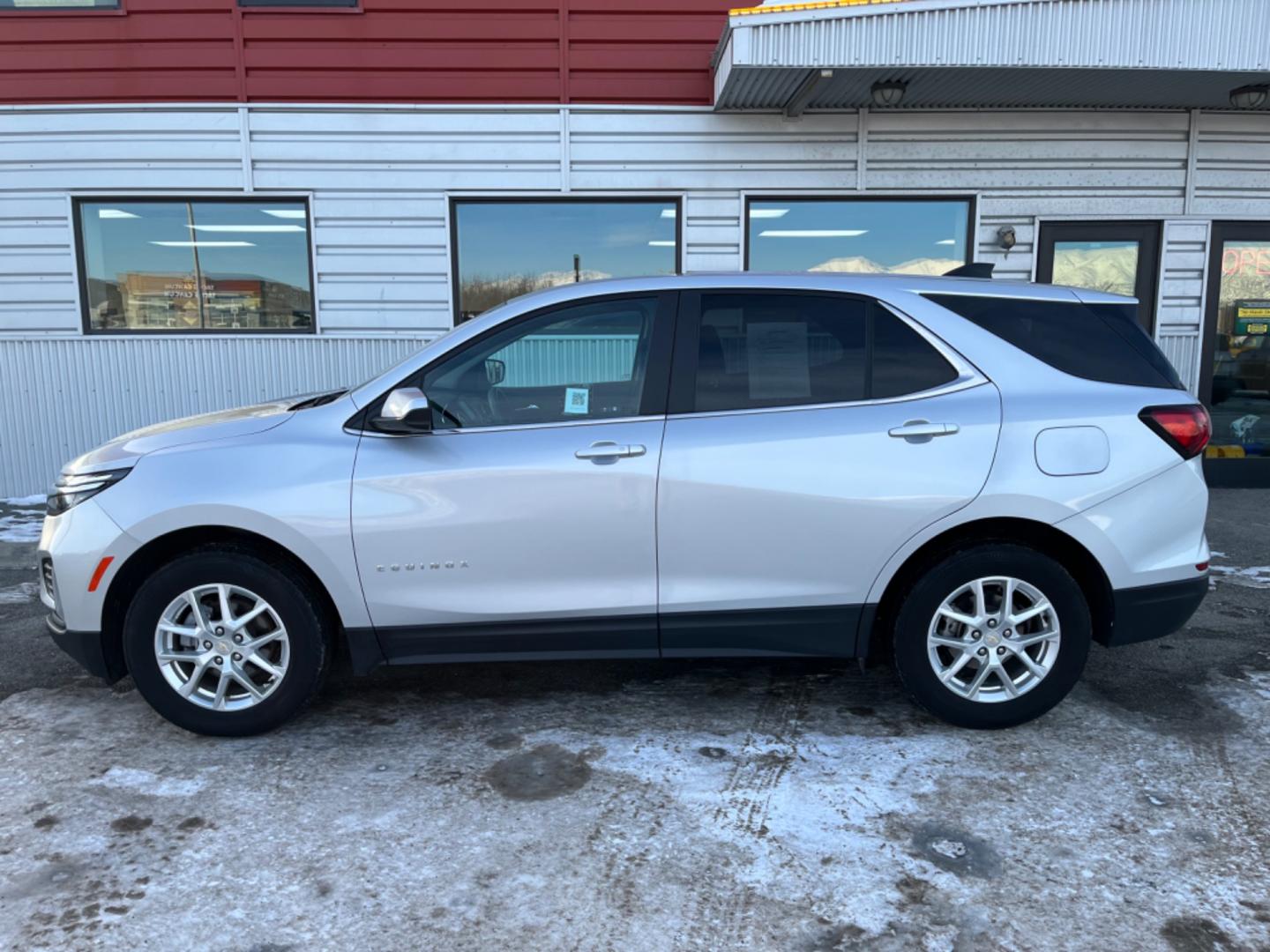 2022 Silver /charcoal cloth Chevrolet Equinox LT AWD (3GNAXUEV4NL) with an 1.5L L4 DOHC 16V TURBO engine, 6A transmission, located at 1960 Industrial Drive, Wasilla, 99654, (907) 274-2277, 61.573475, -149.400146 - Photo#2